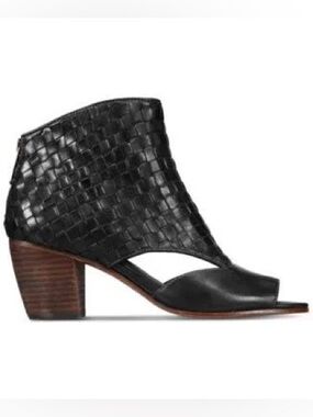 Patricia Nash woman’s woven leather heeled booties size 9.5
